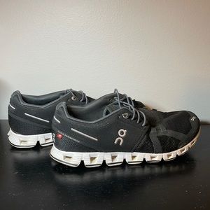 ON HOLD FOR IG56G On Cloud Lace Up Sneakers